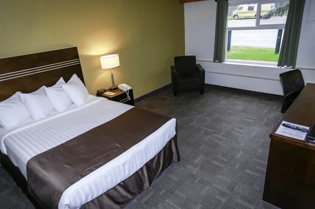 غرفة قياسية بسرير كوين، Walking Eagle Inn & Lodge 1/4