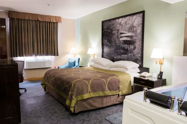 Suite, King Bed, Jetted Tub, Super 8 by Wyndham Uniontown PA 6/10