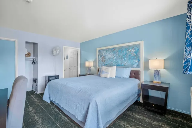 Standard, King Bed, Bluebird Day Inn & Suites 2/5