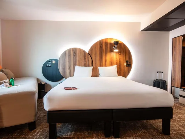غرفة قياسية بسرير مزدوج وسرير فردي وثلاثة أسرّة مع أريكة، Ibis Styles Paris Meteor Avenue D'italie 3/4