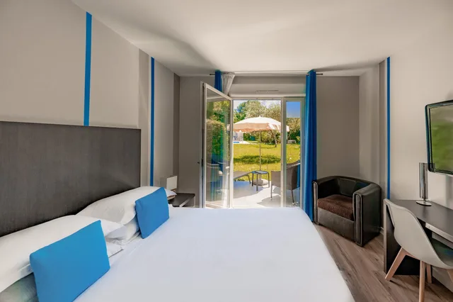 Room, Double Bed, Adult Only, Terrace، Hotel Le Mas Du Golf 2/5