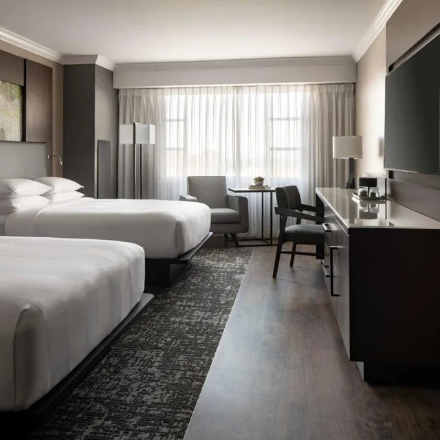 غرفة بسرير مزدوج بإطلالة على المدينة، Monterey Marriott 1/4