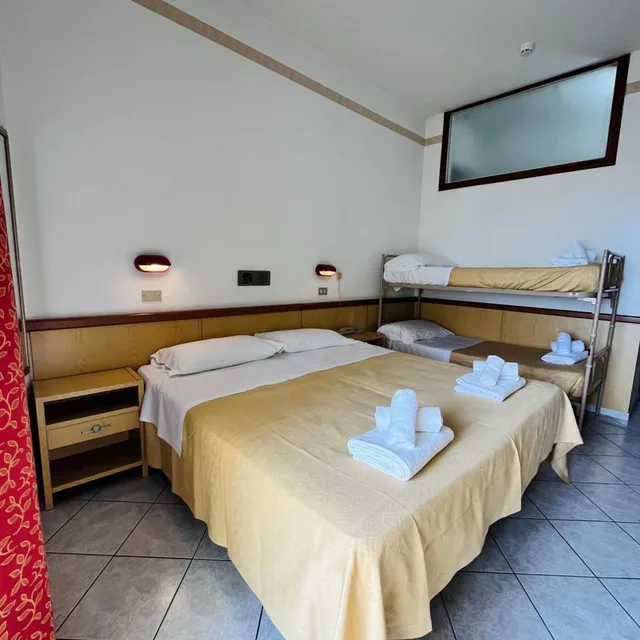 Room, Quadruple, Sea Front، Hotel Columbia Frontemare 4/8