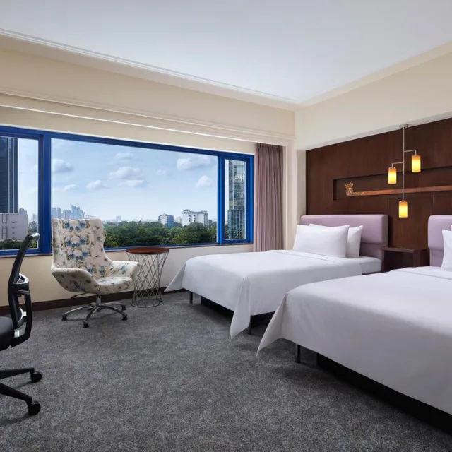 غرفة بريميير بسريرين منفصلين، LE MERIDIEN JAKARTA 4/5