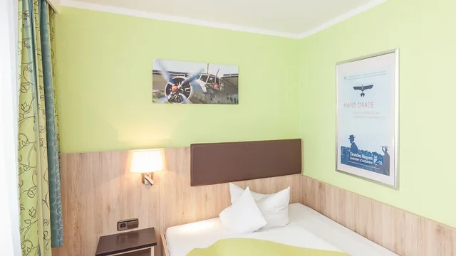 غرفة كومفورت مفردة بسرير مزدوج، Hotel Blauer Karpfen 2/5