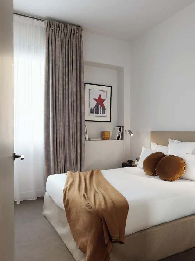 Executive, Suite, 1 Queen and 2 King Beds, Courtyard View, Hotel De Pourtales 1/4