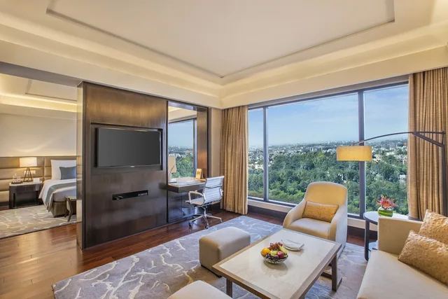 جناح ديلوكس بسرير كينج، The Leela Ambience Convention Hotel Delhi 8/10