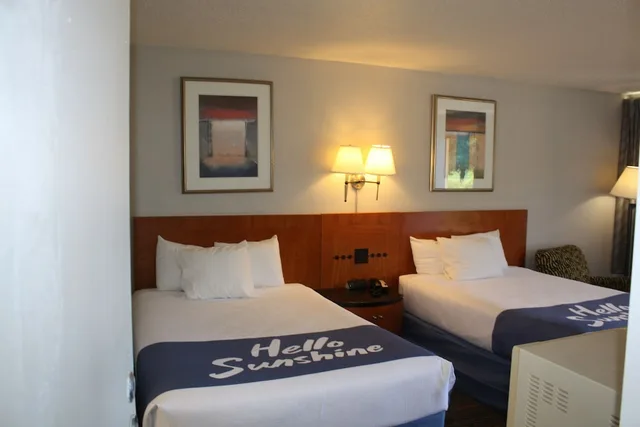 غرفة قياسية بسريرين مزدوجين يُسمح فيها بالحيوانات الأليفة، Days Inn by Wyndham Luray Shenandoah 1/10