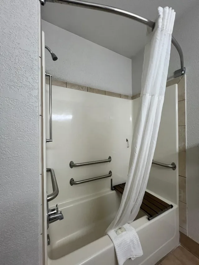 غرفة قياسية بسرير كينج لذوي الإعاقة، Quality Inn & Suites Loveland 9/10
