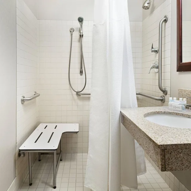 جناح بسريرين كوين مع سرير سحّاب إضافي مع أريكة، Springhill Suites By Marriott Wheeling Tridelphia Area 3/6
