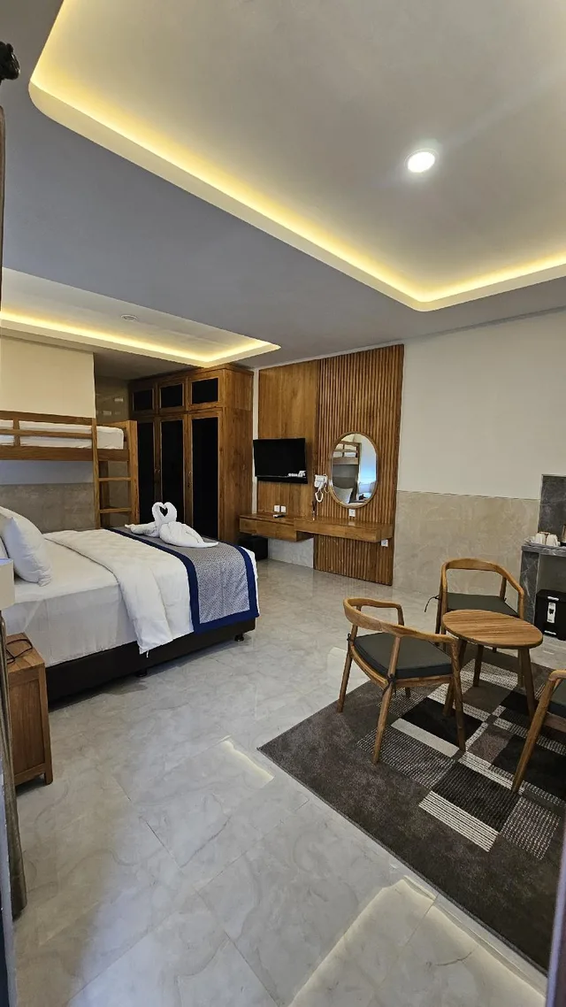 غرفة عائلية بسرير مزدوج وسريرين منفصلين، Wana Kubu Homestay 1/1