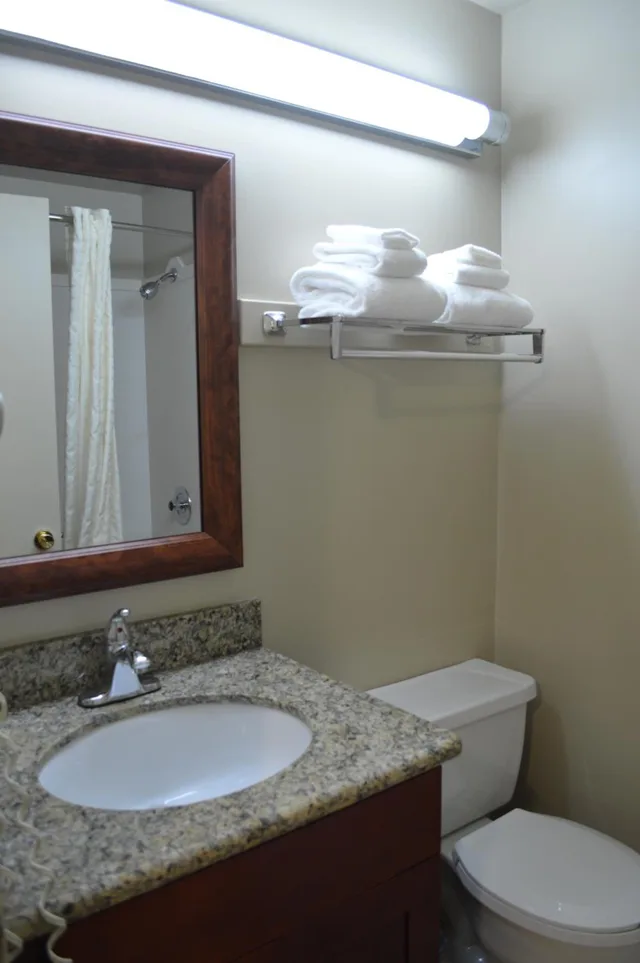 غرفة بسرير كوين بمطبخ صغير، Best Western Cascadia Inn 7/10
