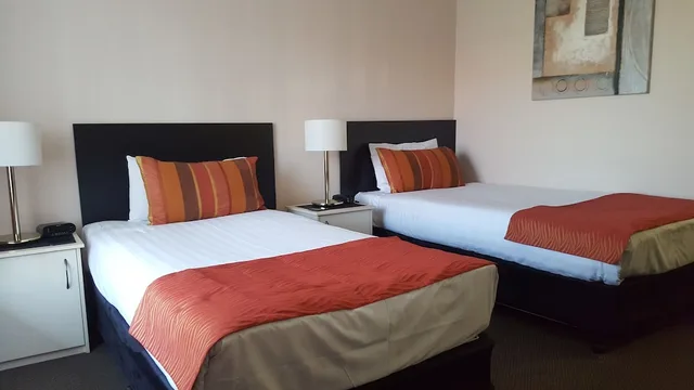 Downstairs, King and Twin Beds، Centre Point Mid City Motor Inn 3/6