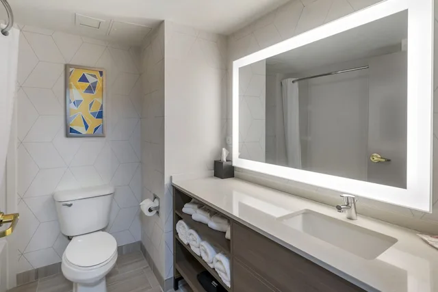 غرفة قياسية بسريرين كوين، Comfort Inn & Suites Hampton Near Coliseum 4/4