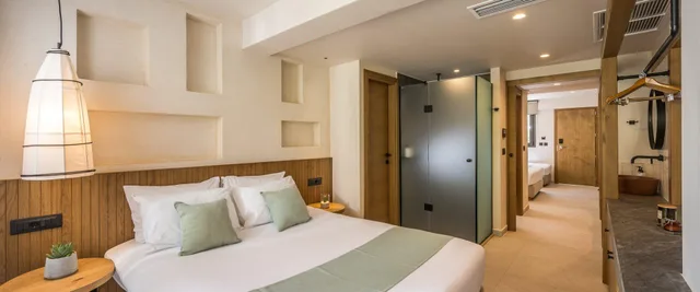 غرفة عائلية ديلوكس بإطلالة على الحديقة، Stella Village Seaside Hotel 1/1