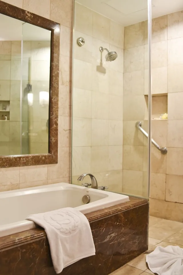غرفة بسرير كينج بإطلالة على المدينة، Sheraton Chihuahua Soberano 10/11