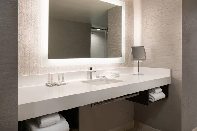غرفة بسريرين كوين، Marriott Riverside at the Convention Center 4/5