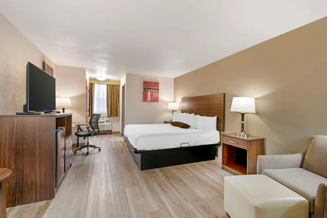 غرفة بسرير كينج، Best Western Green Bay Inn Conference Center 1/3