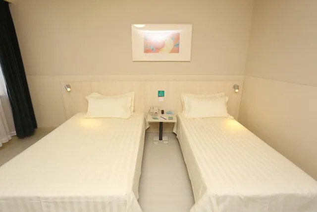 غرفة قياسية بسريرين منفصلين، Jinjiang Inn (Tianjin South Railway Station) 3/4