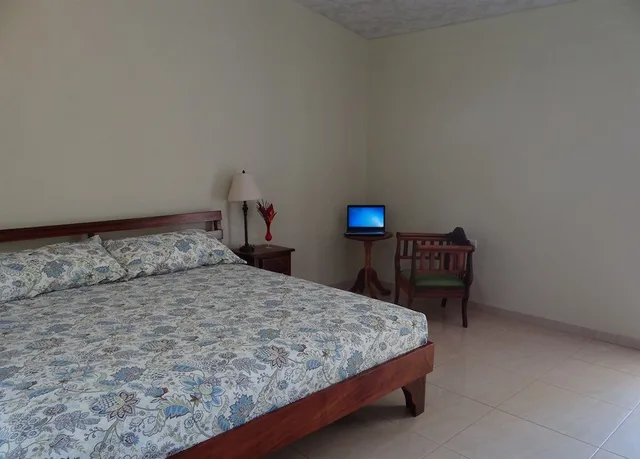 غرفة بسريرين منفصلين بإطلالة على الحديقة بحمام خاص، Hotel B B Garden Grecia 2/2