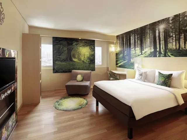 Jungle, Family, Double Bed, Accessible، Ibis Jakarta Harmoni 2/3