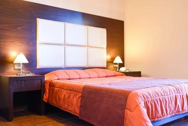 شقة بسرير مزدوج بإطلالة على البحر بغرفة نوم واحدة مع أريكة، Theo Hotel 10/10