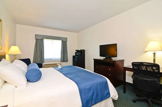 غرفة بسرير كينج بحوض استحمام لذوي الإعاقة، Best Western Gas City 5/8