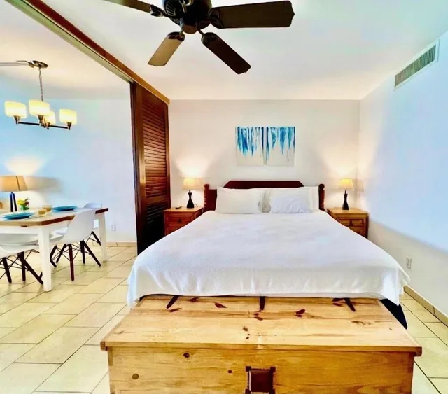 شقة فاخرة بسرير كينج مع أريكة، Sapphire Beach Resort 1/2