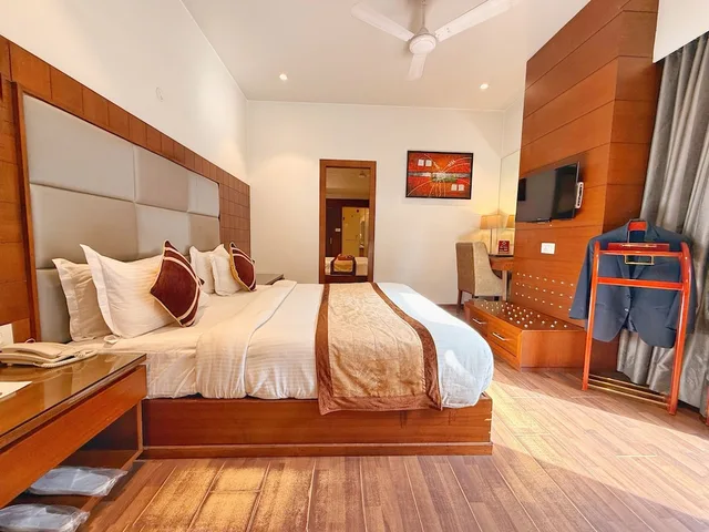 غرفة بزنس بسرير كينج بإطلالة على المدينة بغرفة نوم واحدة، Hotel Sawera Grand 8/10