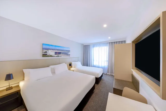غرفة قياسية ثلاثية، Travelodge Hotel Sydney Airport 2/4