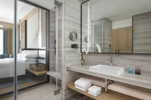 Room, King Bed, Courtyard by Marriott Chengdu South 4/4