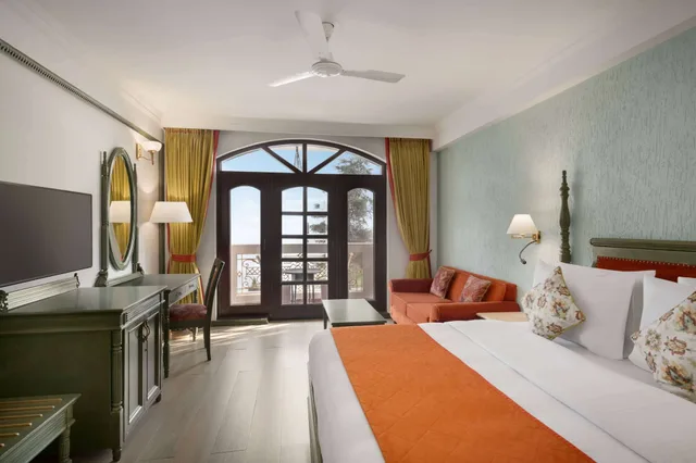 Room, Queen Bed, Valley View، Ramada By Wyndham Mussoorie Mall Road 1/1