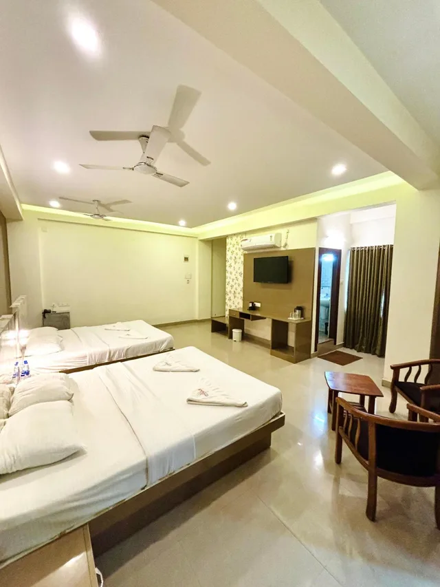 غرفة عائلية بسريرين كينج، Hotel Citywalk Residency 1/2