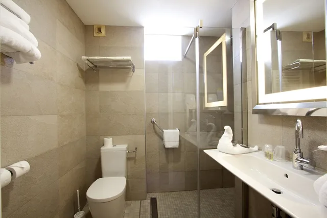 غرفة بسرير كوين، Hotel Napoleon Ajaccio 9/10