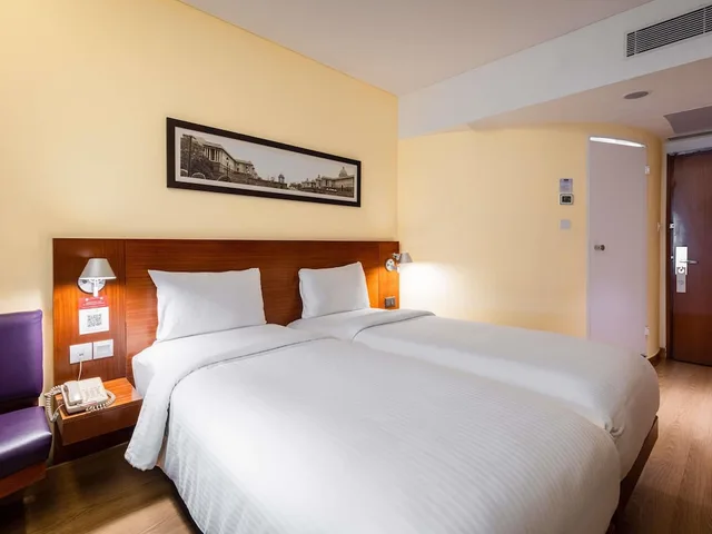 Standard Room Twin Bed with Extra Benefits، Ibis Delhi Airport 1/10