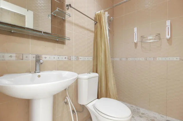 غرفة بسريرين منفصلين، Reddoorz Permata Sari Karawaci 4/6