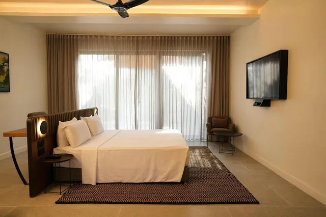 جناح بسرير كينج مع أريكة، Resort Country Club, Manesar-WorldHotels Distinctive 5/10