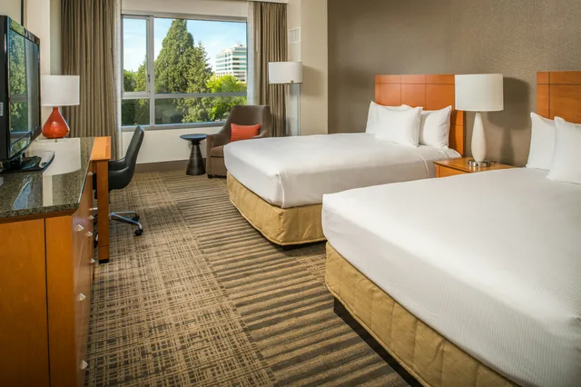 غرفة بسريرين كوين بإطلالة على المتنزه، Hilton Vancouver Washington 1/1
