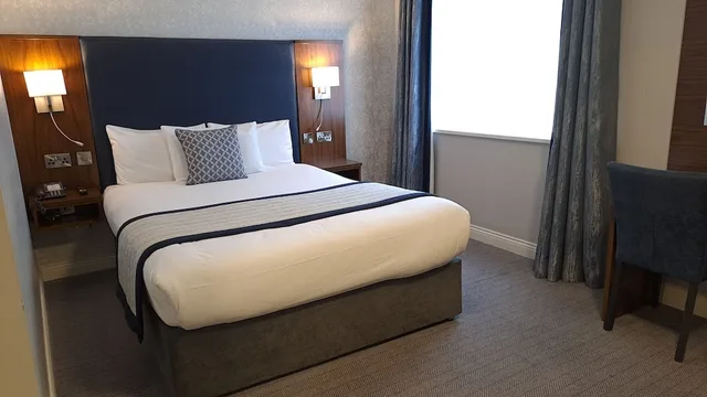Room, Quadruple, Double and Twin Beds, The Western Hotel 2/6