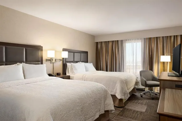 غرفة بسريرين كوين بحوض استحمام لذوي الإعاقة، Hampton Inn and Suites Minooka 1/1