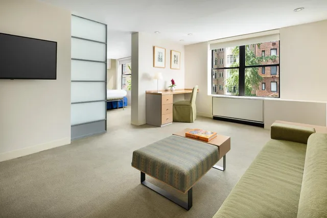 Junior Suite, King Bed, The Shoreham Hotel 4/9