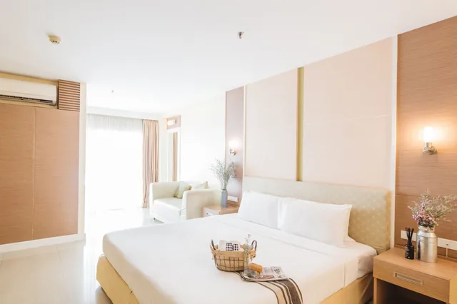 Supreme, King Bed، Clef Hotel 2/4
