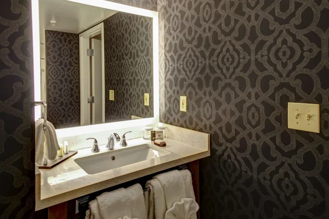جناح بسريرين مزدوجين مع أريكة، Embassy Suites Williamsburg 7/7