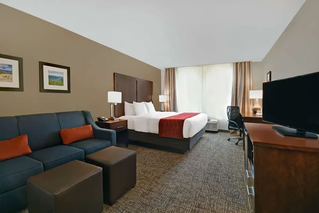 غرفة بسرير كينج لذوي الإعاقة، Comfort Inn & Suites Wilton, ME 1/4