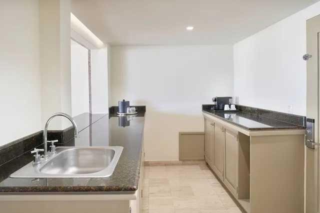 1 Bedroom, Presidential, Suite, Ocean Front, Terrace، Marriott Puerto Vallarta Resort and Spa (ex Casa Magna Marriott Puerto Vallarta Resort and Spa) 5/8