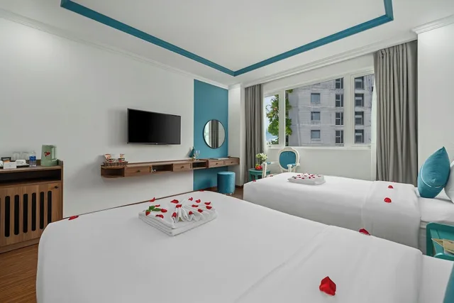 غرفة بريميوم بإطلالة جزئية على البحر، PARACEL DANANG HOTEL 2/5