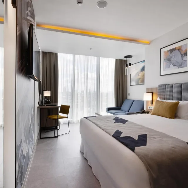 غرفة ديلوكس عائلية رباعية بسرير كينج، Hotel Riu Plaza London Victoria 2/3
