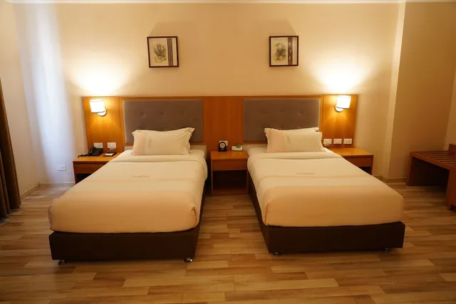 غرفة عائلية بسرير كينج وسريرين منفصلين، Mado Hotel 3/8