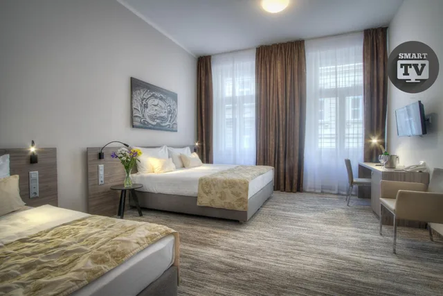 غرفة ثلاثية، Hotel Pav 7/10