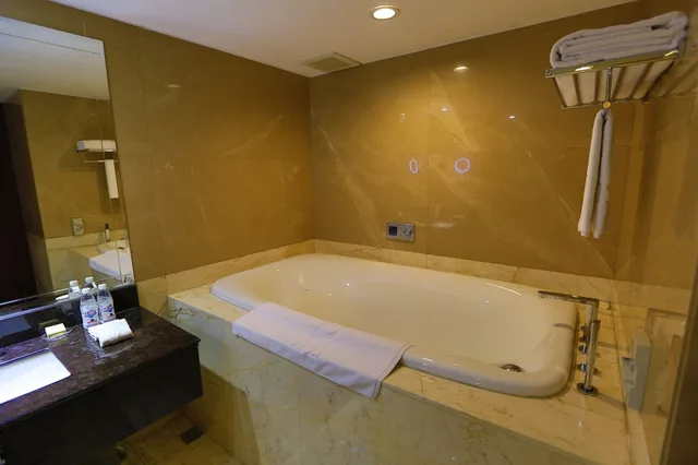 Executive, Twin Beds, Ramada by Wyndham Chengdu North 3/4